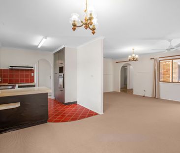 Character Family Home in Central Maroochydore Location&excl; - Photo 6