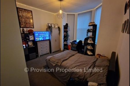 8 Bedroom Houses Brudenell Road Hyde Park - Photo 5