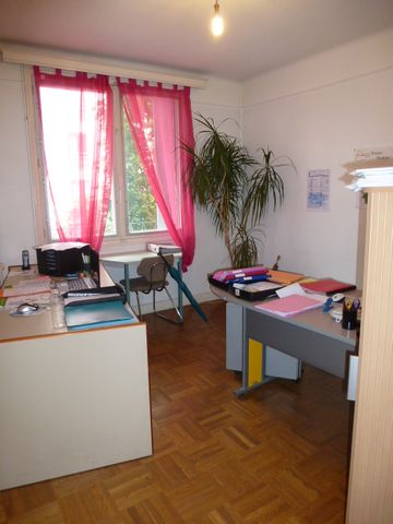 Location Appartement 5 pièces 116m² - Photo 5