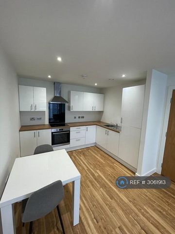 2 bedroom flat to rent - Photo 4