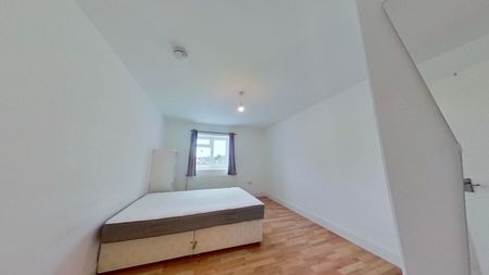 1 bedroom Flat - TOWN CENTE, HATFIELD - Photo 4