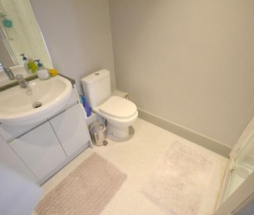 2 bedroom Flat To Let - Photo 1