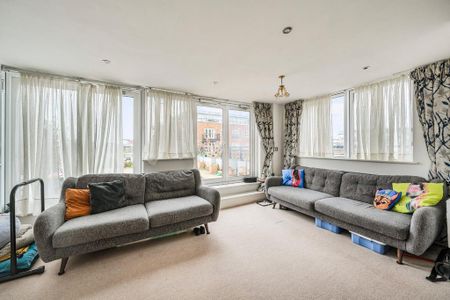 3 bedroom flat to rent - Photo 3