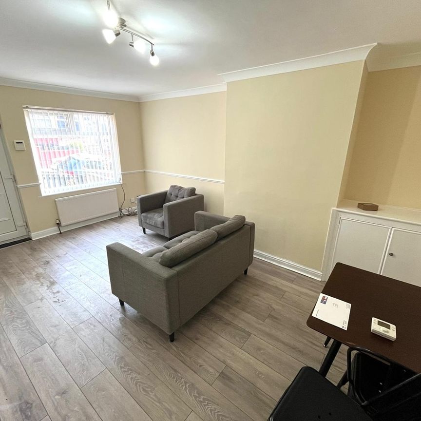 2 Bed Terraced House, Woodside Terrace, LS4 - Photo 1