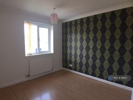 4 bedroom semi-detached house to rent - Photo 3