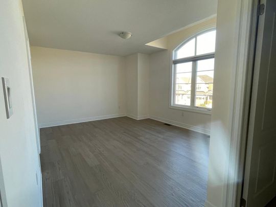 For Lease - 213 Danny Wheeler Boulevard Unit# UPPER LEVEL, Georgina, Ontario - Photo 1