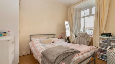 198 Dawlish Road - Photo 2
