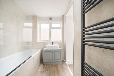 2 bedroom terraced house to rent - Photo 4