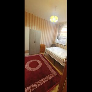 Room in a Shared House, Shelley Avenue, E12 - Photo 2