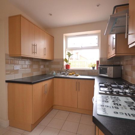 1 bedroom Flat To Let - Photo 3