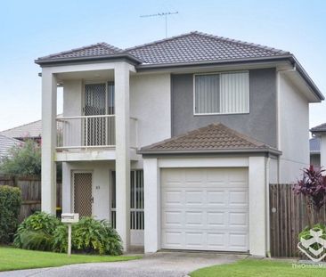 Renovated, Stand-alone townhouse - Photo 1