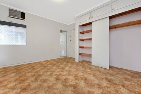 Spacious 4-Bedroom Home in Maribyrnong - Photo 4