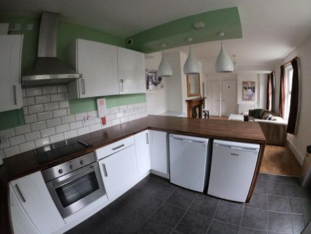6 bedroom terraced house to rent - Photo 4