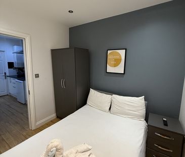 Room in a Shared House, High Town Road, LU2 - Photo 1