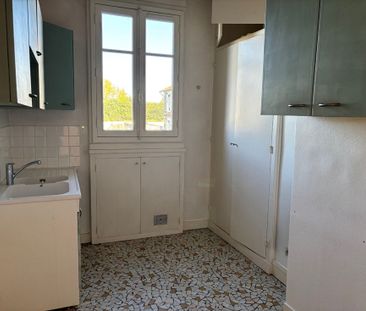 APPARTEMENT 3 PIECES PLACE DE LA LOI A VERSAILLES - Photo 3