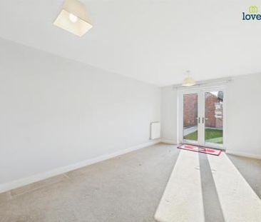 3 bedroom Detached house To Let - Photo 6