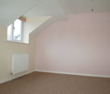 3 bed Terraced - To Let - Photo 2