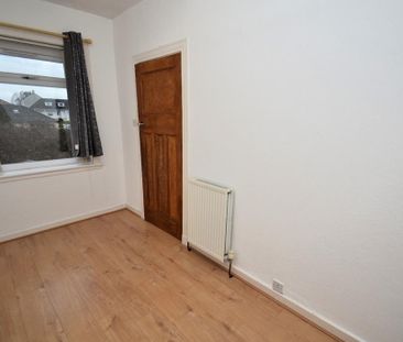3 bedroom flat to rent - Photo 4