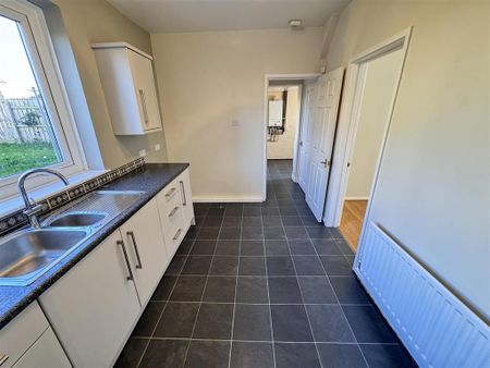 3 bedroom semi-detached house to rent - Photo 5