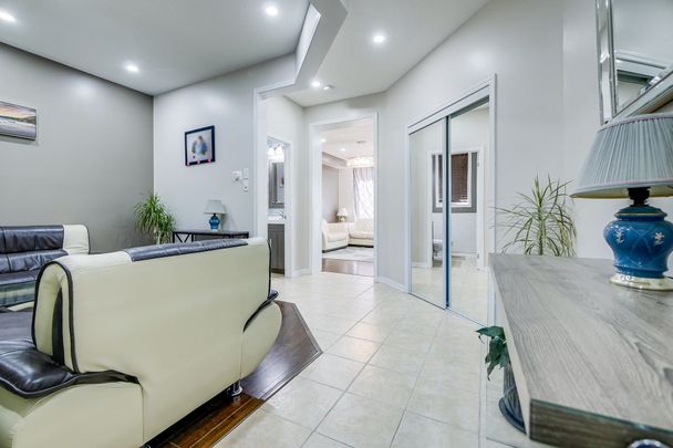 For Lease - 330 Schreyer Crescent, Milton, Ontario - Photo 1