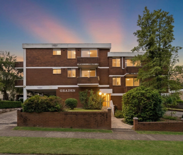 COMPLETELY RENOVATED 1 Bedroom Perfection, Brand New Kitchen, Timbe... - Photo 5