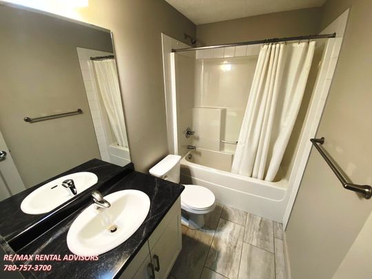 SPACIOUS 2 BED, 2 BATH TOP FLOOR APARTMENT WITH 2 U/G PARKING STALLS & A WRAP AROUND BALCONY IN THE COMMUNITY OF CHARLESWORTH - Photo 1