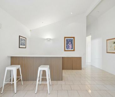 WATERFRONT FAMILY HOME - Photo 3