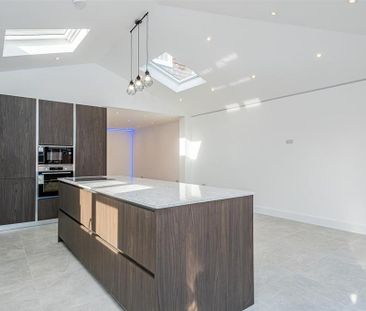 4 bedroom semi-detached house to rent - Photo 4