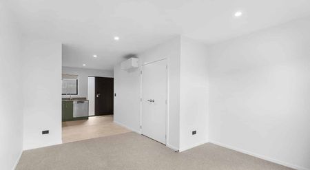 Modern 2 bedroom townhouse! - Photo 2