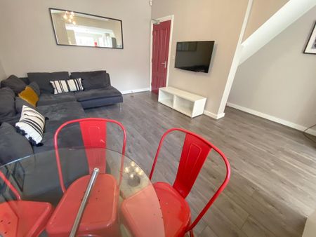 6 bedroom terraced house to rent - Photo 2