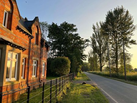 Detached Lodge House on a Rural Estate - Photo 2