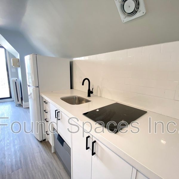 $1,399 / 1 br / 1 ba / 400 sqft Unit 3 - 953 Montclair Ave, Hamilton - Photo 1