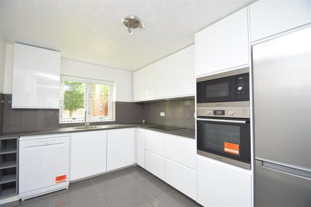 Anthus Mews, Northwood, HA6 - Photo 4