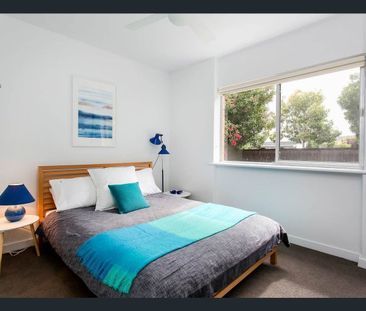 Spacious Outdoor Space! Fantastic Location! - Photo 3