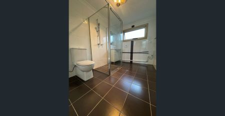 Modern Spacious 1-Bedroom Granny Flat (All Bills Included) - Photo 2