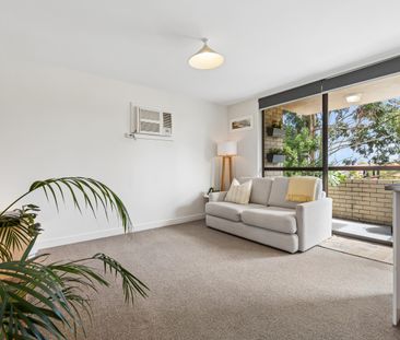 Top-Floor Como Gem - Photo 2