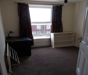 3 bedroom flat to rent - Photo 3