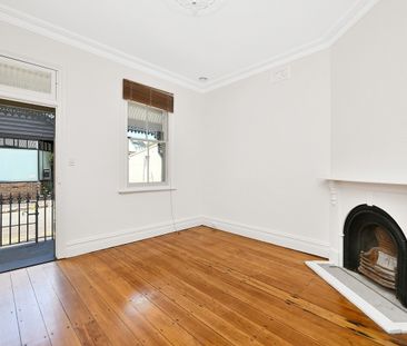 Stylish & Spacious Terrace in Prime Newtown Location - Photo 1