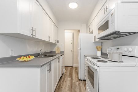 2-Bedroom - Photo 2