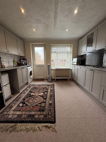 3 bedroom detached house to rent - Photo 4