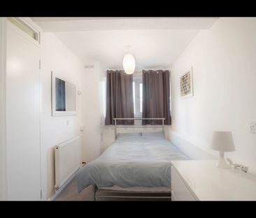 Room in a Shared Flat, Wager Street, E3 - Photo 1