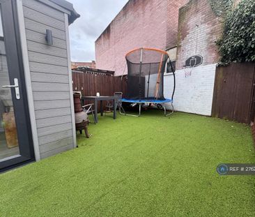 2 bedroom semi-detached house to rent - Photo 6