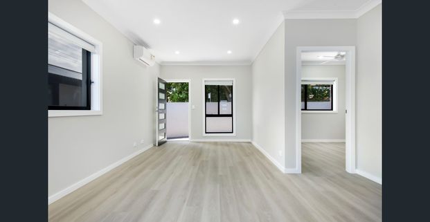 Brand new 2-bed villa with lock up garage - Photo 1