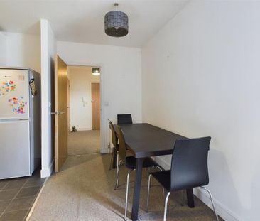 2 bedroom flat to rent - Photo 5