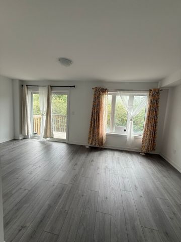 For Lease - 10 Blue Forest Crescent, Barrie, Ontario - Photo 5