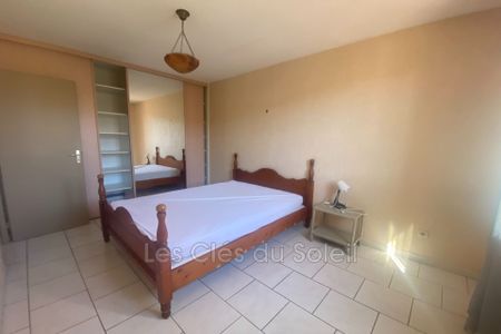 Location maison 4 chambres 94 m² Brignoles - Photo 2