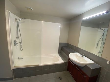 Spacious City fringe Living - Photo 2