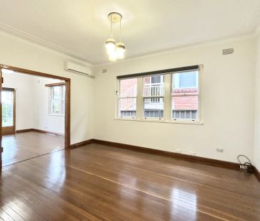 Spacious three-bedroom home in convenient location - Photo 3