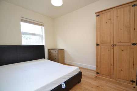Loampit Vale, London, SE13 - Photo 2