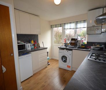 4 bedroom terraced house to rent - Photo 3